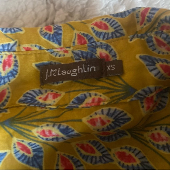 J McLaughlin Top Womens Sz XS Gold Yellow Leaf Floral Button Front Cotton - Picture 2 of 7